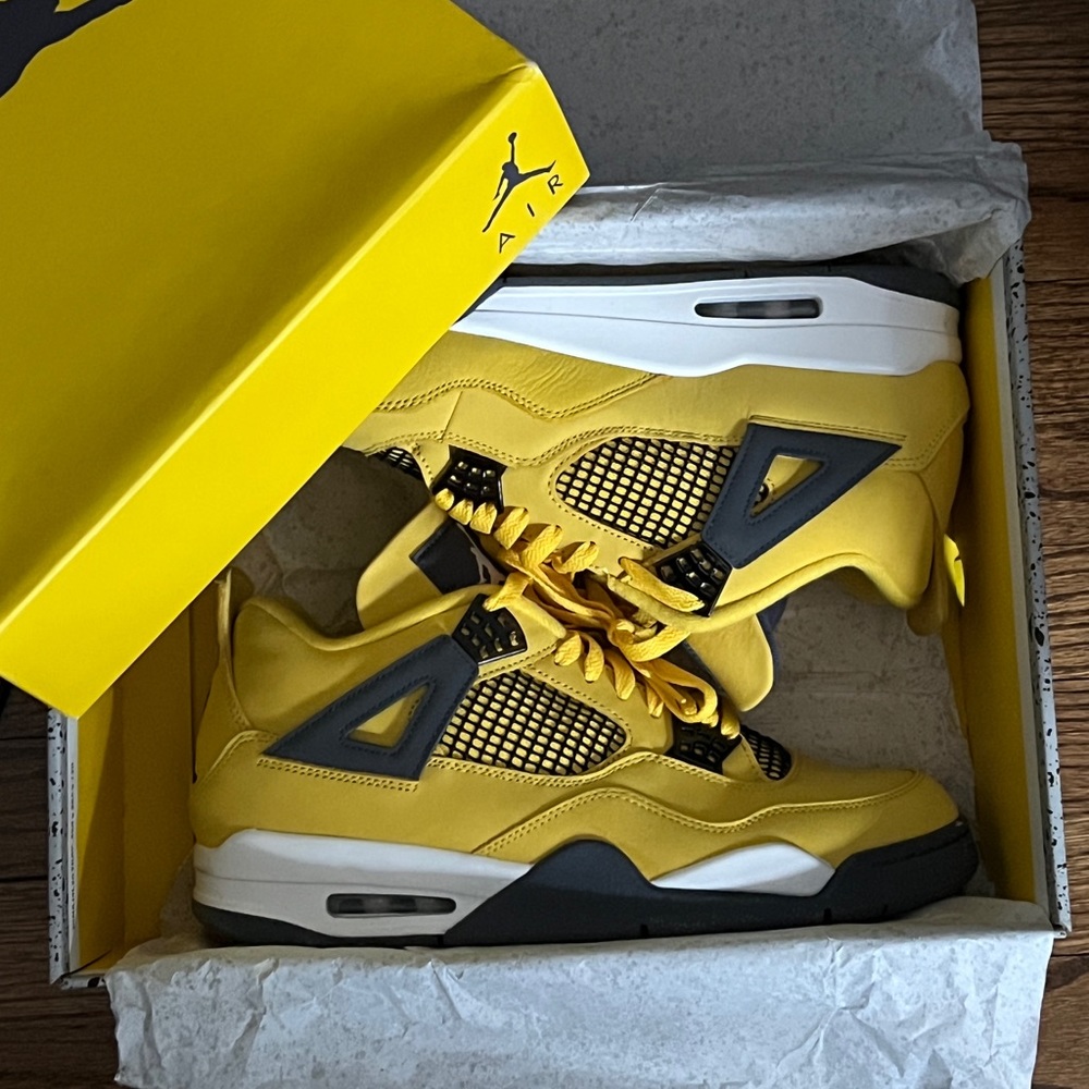 Air Jordan 4 ‘Lighting’